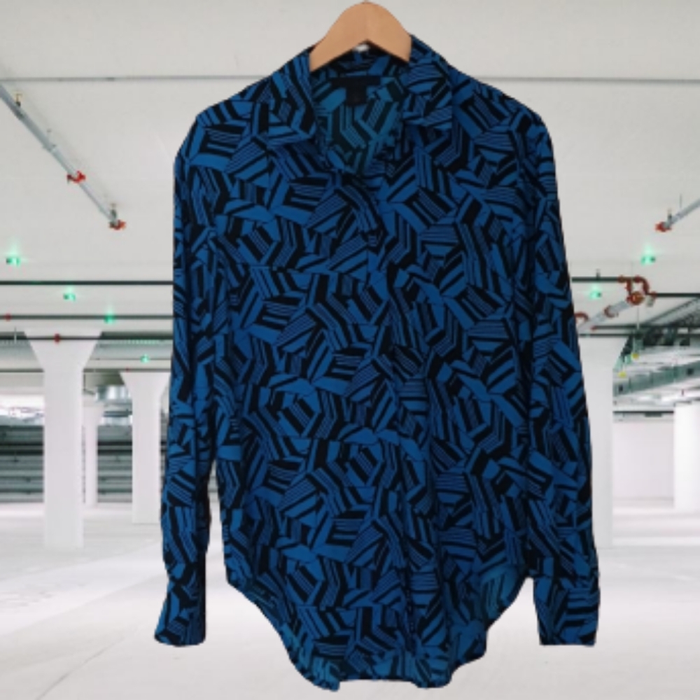 Maison Cinqcent Blouse with hidden buttons